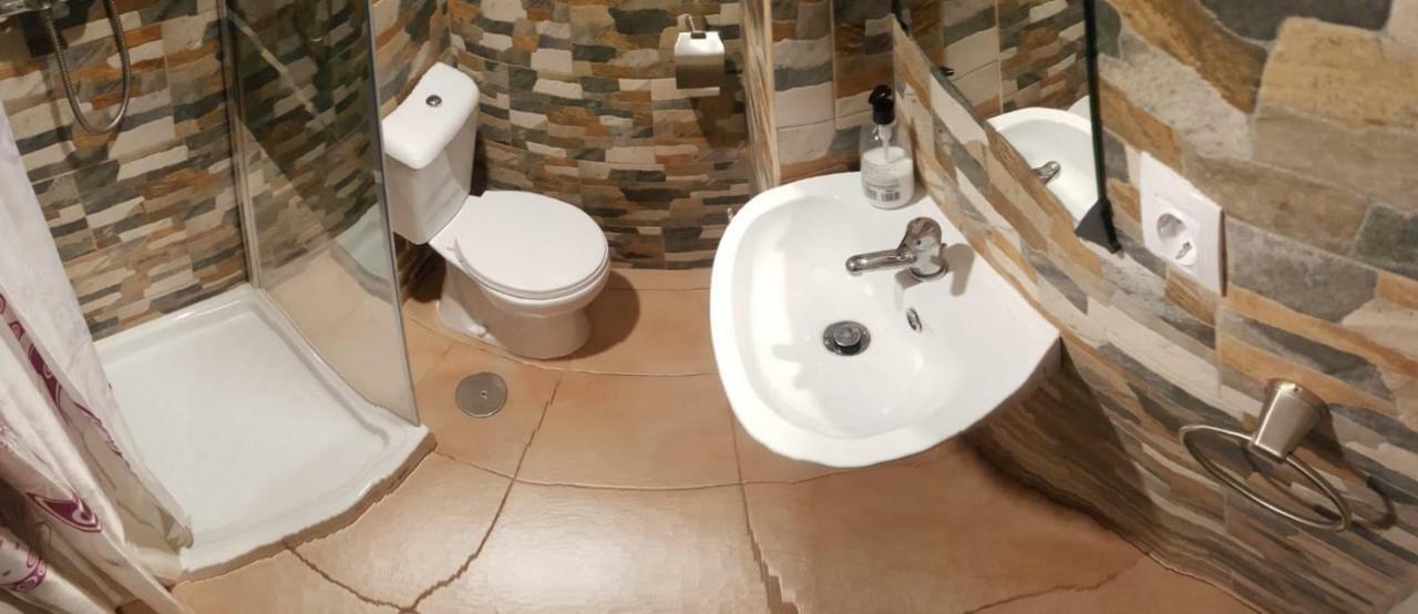 Apartamentos Con Patio อาลิกันเต ภายนอก รูปภาพ